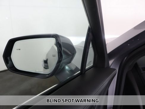 Used 2024 Cadillac XT4 Premium Luxury image 4