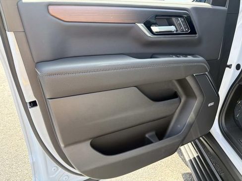 New 2026 GMC Yukon XL Denali w/ Denali Reserve Package AWD/4WD image 17