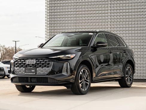 Certified 2025 Audi Q5 Premium w/ Convenience Package image 7