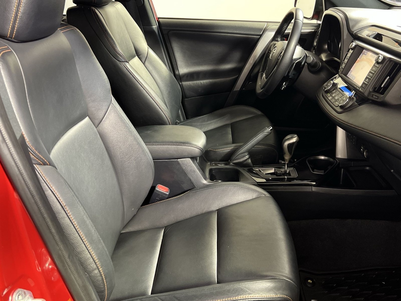 Used 2016 Toyota RAV4 SE w/ Advanced Technology Package AWD/4WD image 28