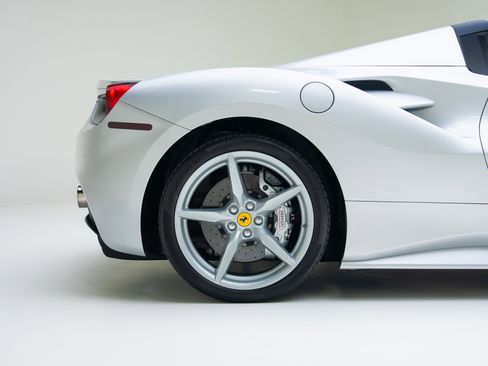 Used 2017 Ferrari 488 Spider RWD image 20