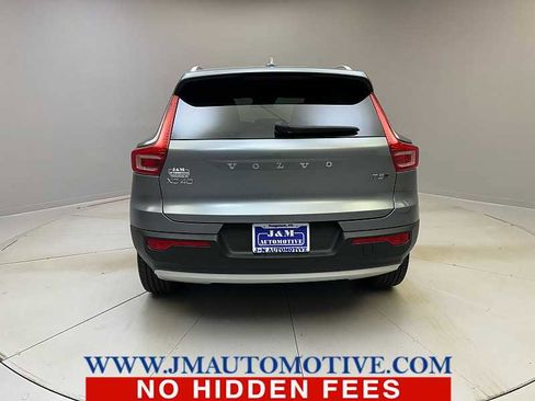 Used 2019 Volvo XC40 T5 Momentum image 4