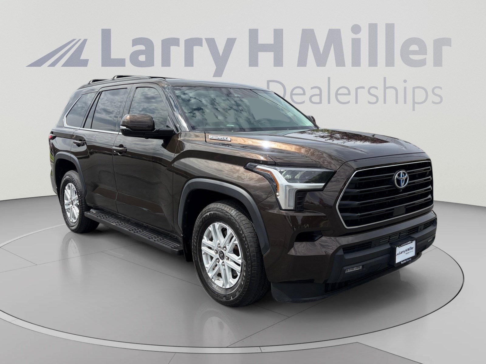 Certified 2023 Toyota Sequoia SR5 AWD/4WD image 7