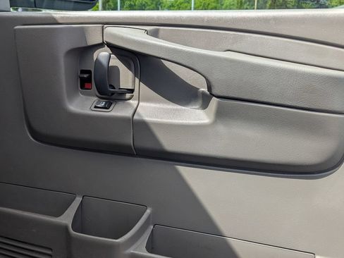 Used 2014 Chevrolet Express 2500 RWD image 19