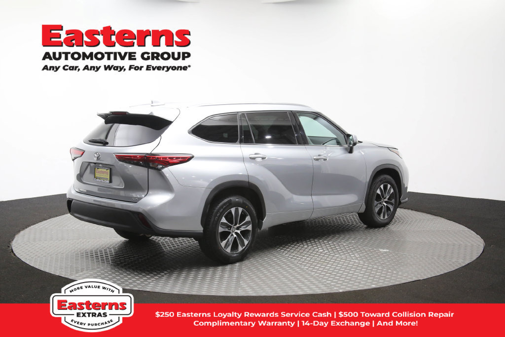 Used 2021 Toyota Highlander XLE FWD image 47