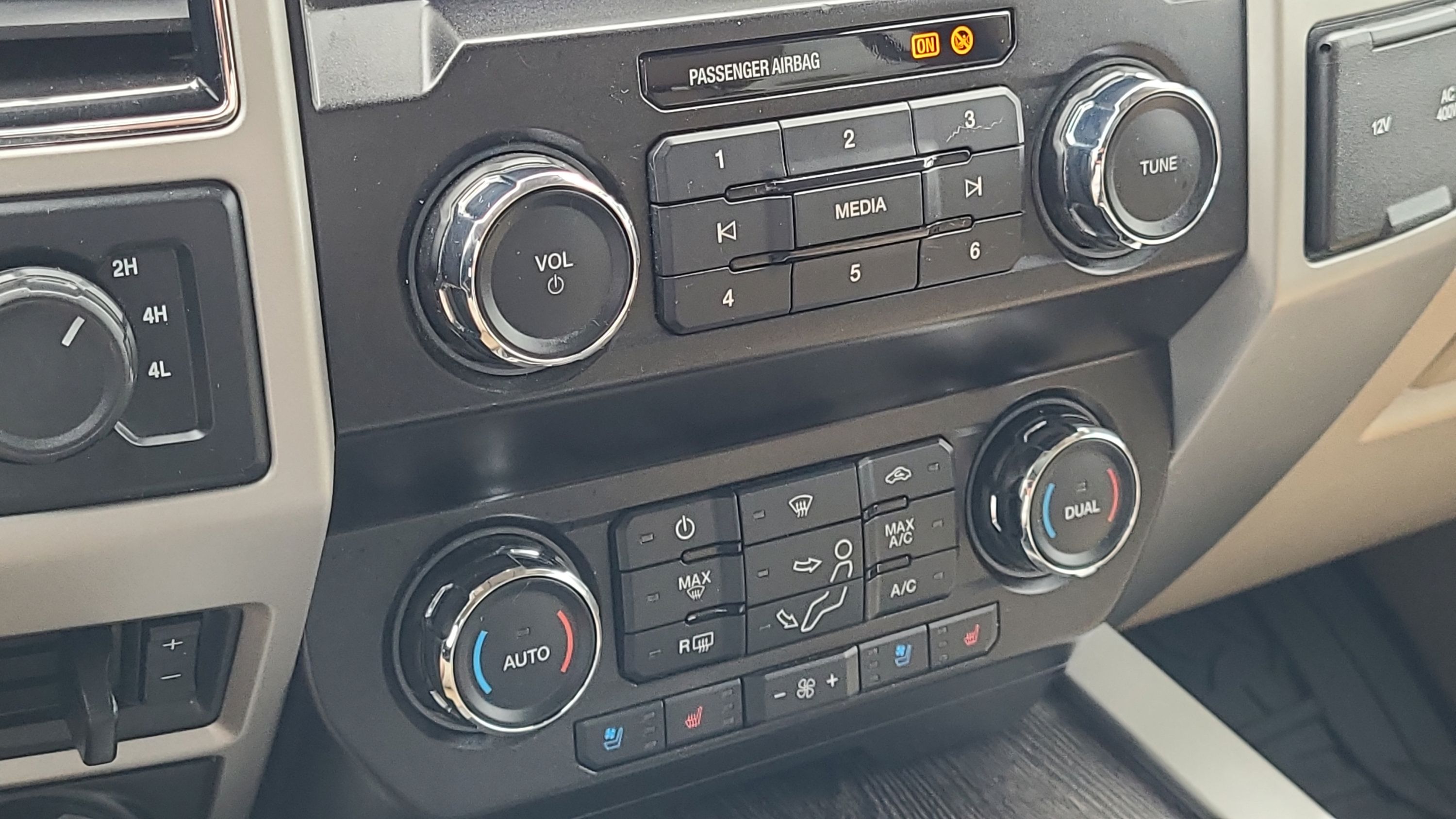 Used 2020 Ford F250 Lariat w/ Lariat Ultimate Package AWD/4WD image 22