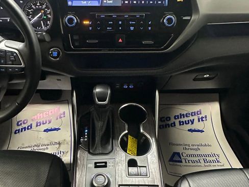 Used 2022 Toyota Highlander Platinum image 17