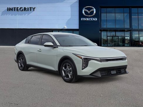 Used 2025 Kia K4 FWD image 2