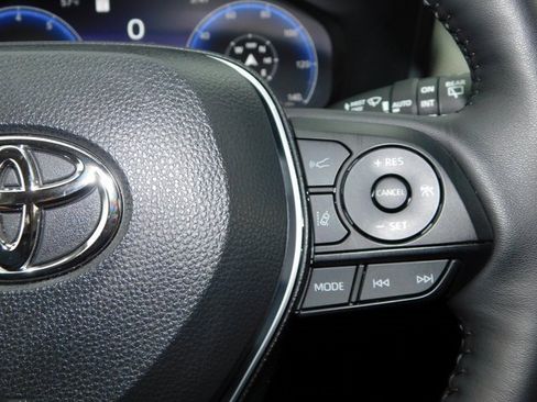 Used 2025 Toyota RAV4 Limited image 32