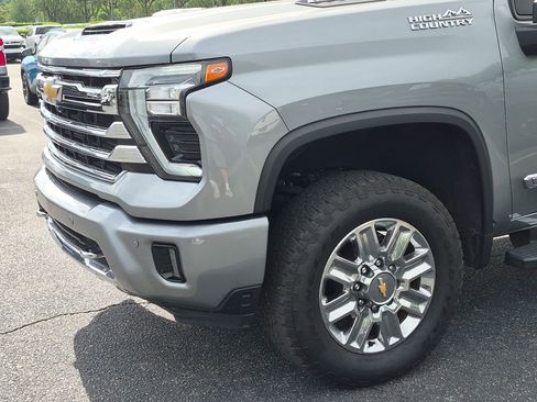 Used 2024 Chevrolet Silverado 2500 High Country w/ Technology Package AWD/4WD image 10