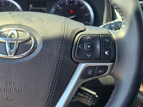 Used 2019 Toyota Highlander XLE AWD/4WD image 21