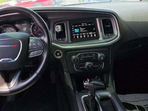Used 2020 Dodge Charger SXT RWD image 5