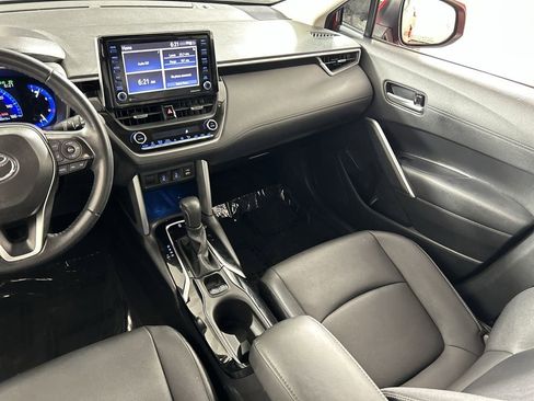 Used 2022 Toyota Corolla Cross XLE w/ Convenience Package image 24