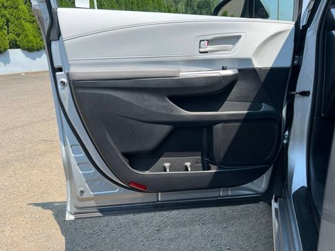Certified 2025 Toyota Sienna LE AWD/4WD image 17