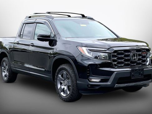 Used 2025 Honda Ridgeline TrailSport image 5