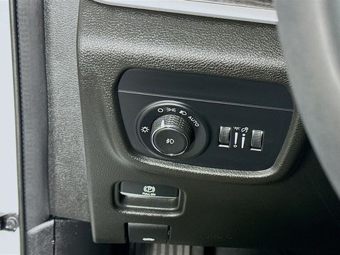 Used 2023 Jeep Grand Cherokee L Limited image 17