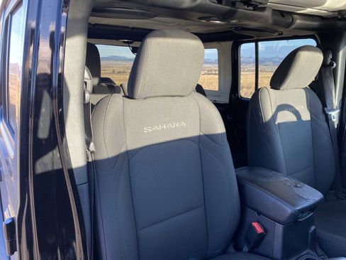 Used 2018 Jeep Wrangler Unlimited Sahara image 16