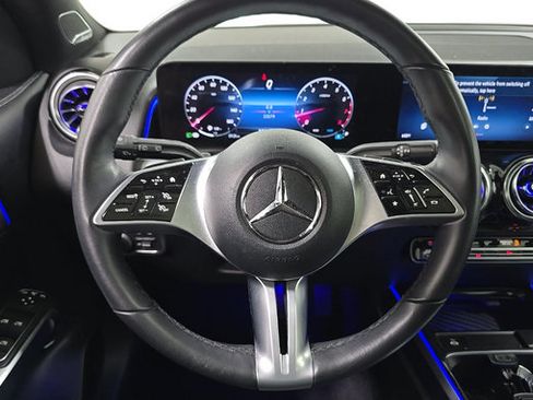 Used 2024 Mercedes-Benz GLB 250 4MATIC w/ Winter Heating Package image 7