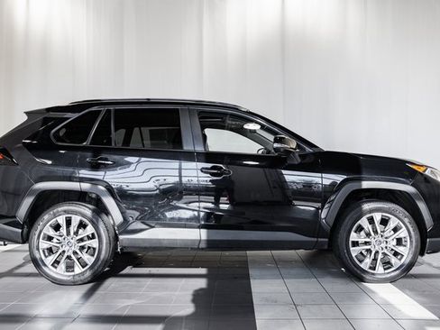 Used 2020 Toyota RAV4 XLE Premium image 3