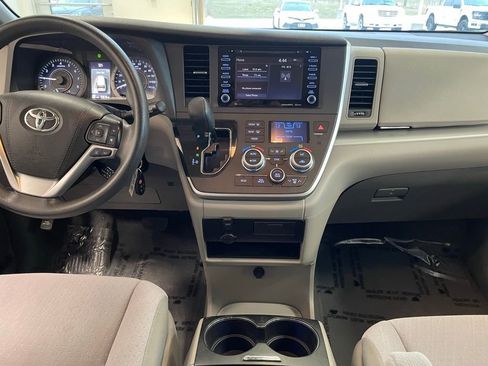 Used 2020 Toyota Sienna LE image 11
