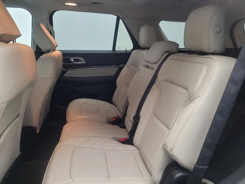 Used 2018 Ford Explorer Platinum AWD/4WD image 18