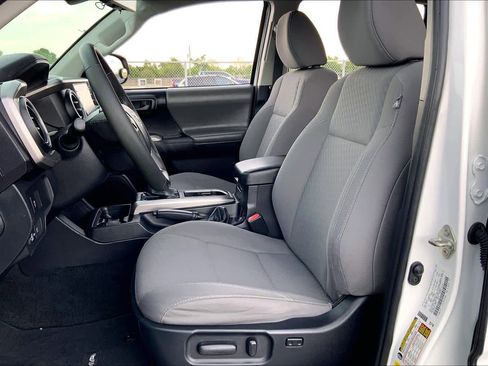 Used 2020 Toyota Tacoma SR5 image 8