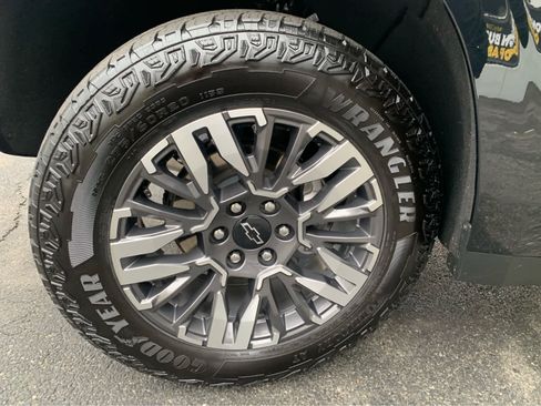 Used 2025 Chevrolet Tahoe Z71 image 8