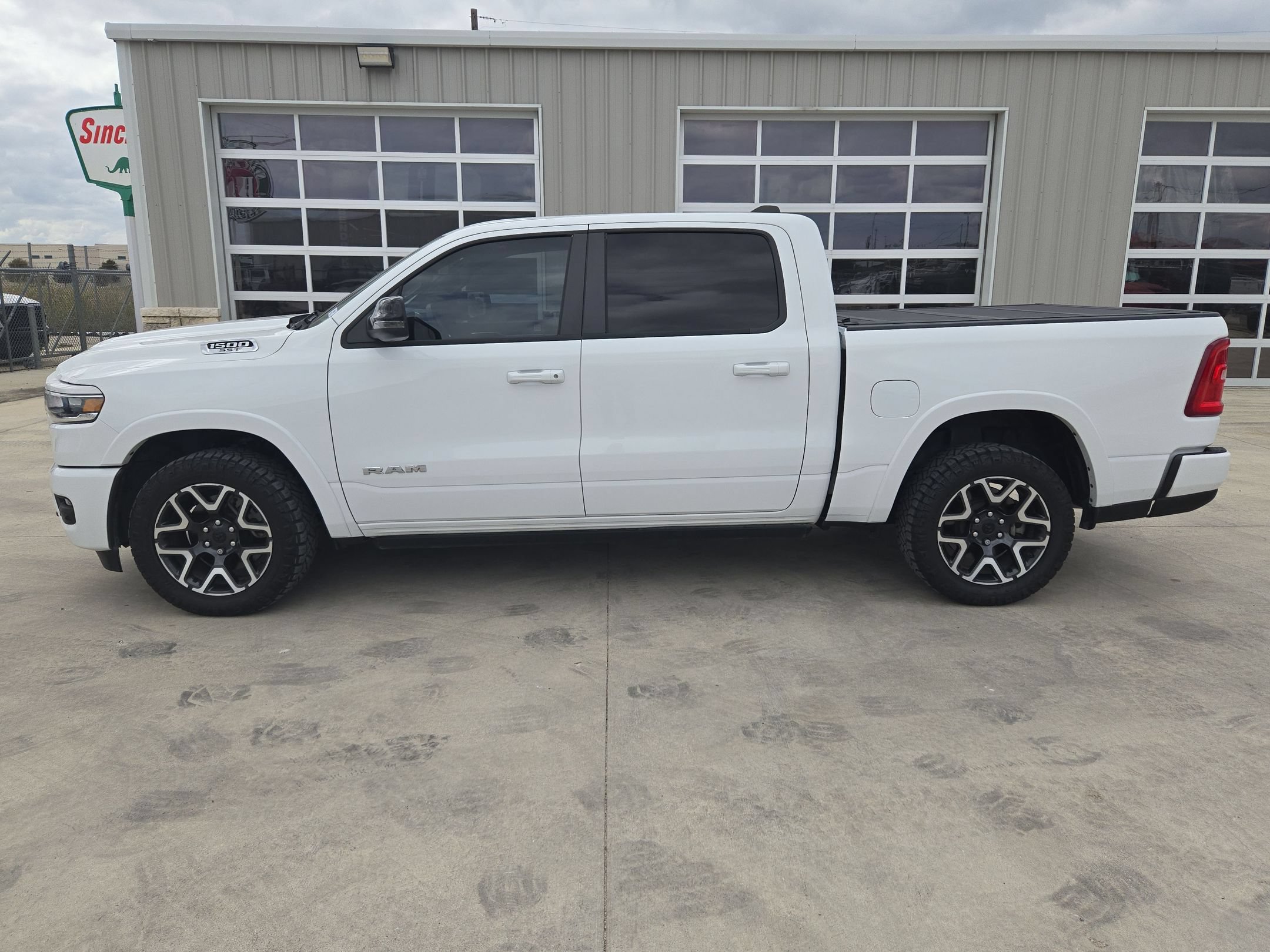 Used 2025 RAM 1500 Laramie w/ Laramie Southwest Edition AWD/4WD image 6