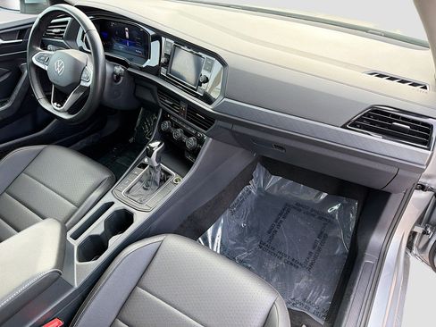 Used 2024 Volkswagen Jetta SE image 13