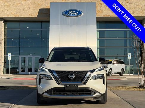 Used 2022 Nissan Rogue Platinum w/ Head-Up Display Package image 2