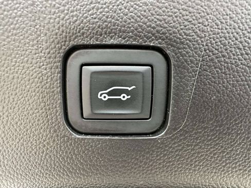 Used 2019 Chevrolet Traverse LT w/ LT Premium Package AWD/4WD image 27