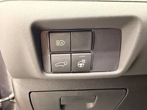 Used 2024 Toyota Highlander XLE AWD/4WD image 19