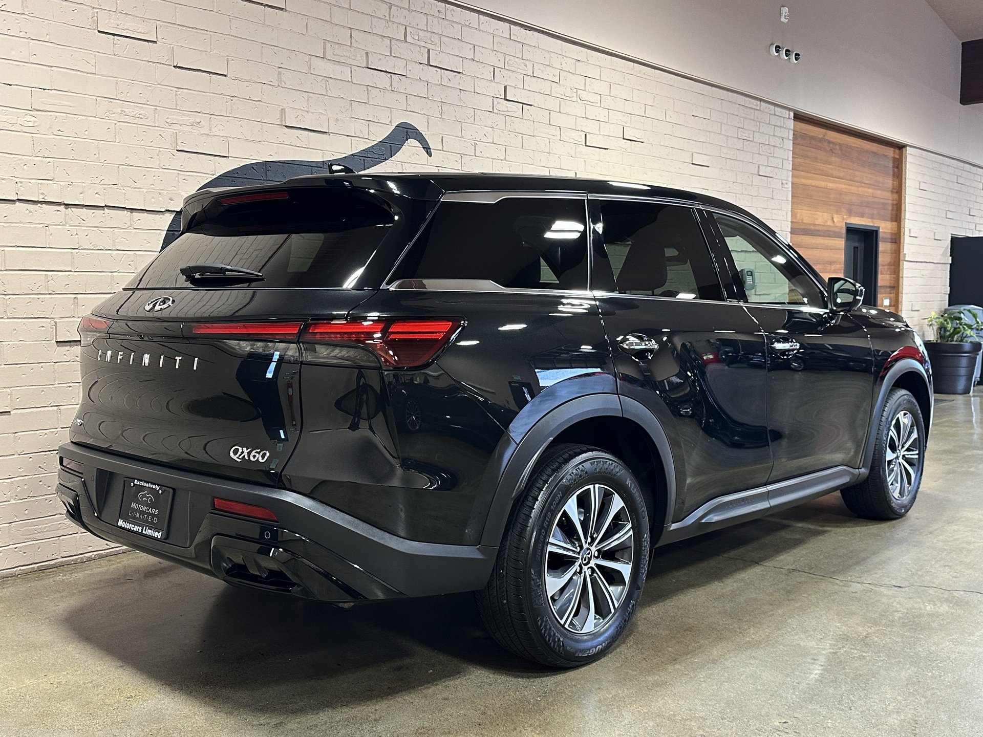 Used 2023 INFINITI QX60 Pure AWD/4WD image 4