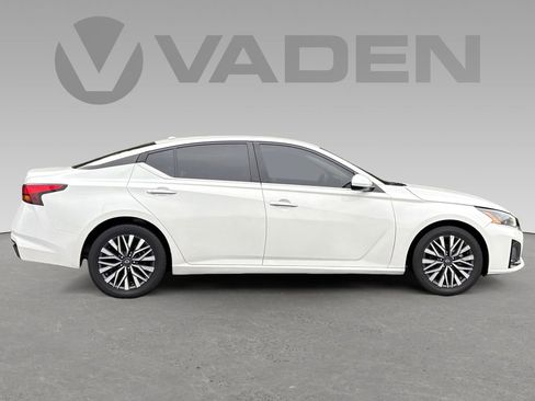 Used 2023 Nissan Altima 2.5 SV FWD image 7