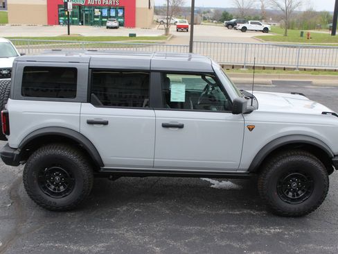 New 2026 Ford Bronco Badlands AWD/4WD image 8