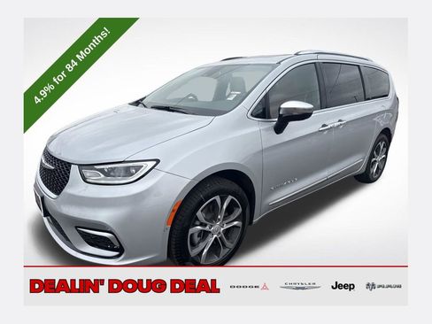 New 2026 Chrysler Pacifica Pinnacle image 1