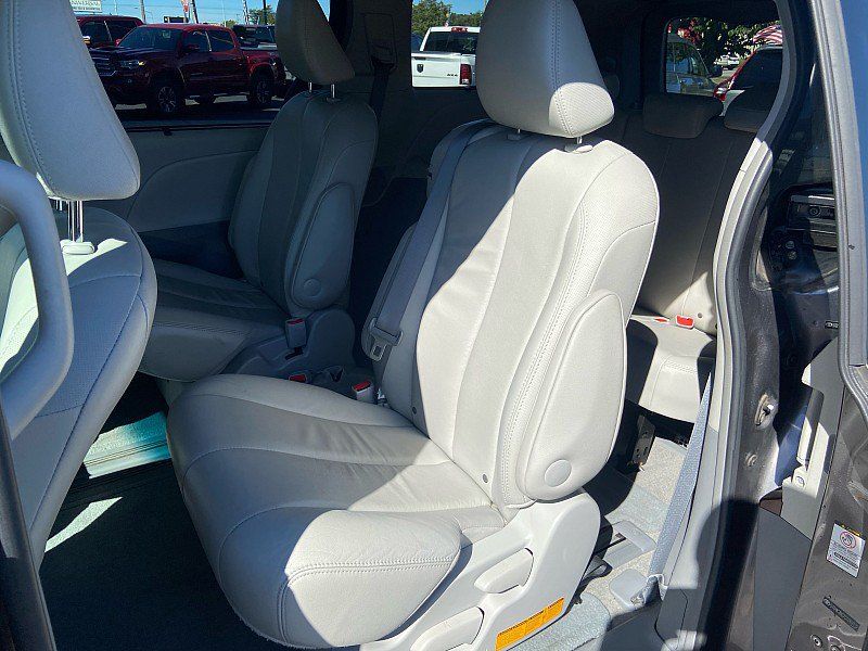 Used 2012 Toyota Sienna XLE w/ Entertainment Pkg FWD image 22