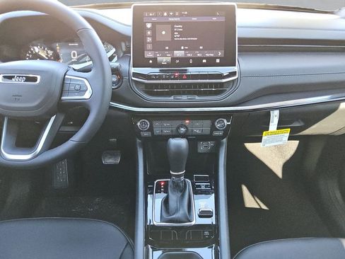 New 2026 Jeep Compass Latitude image 11
