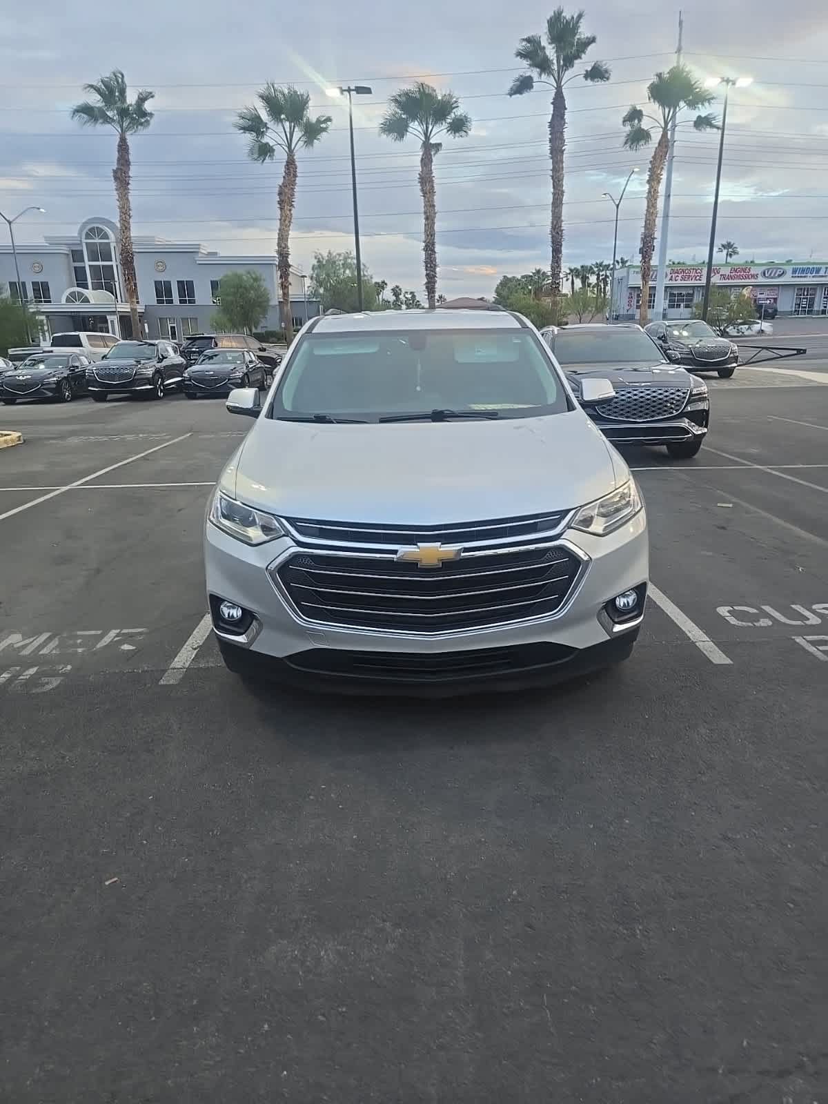 Used 2019 Chevrolet Traverse LT w/ LPO, Cargo Package FWD image 2