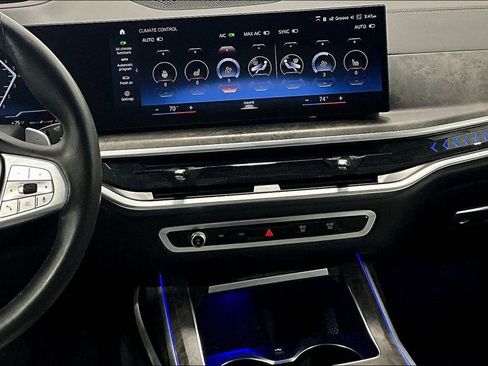 Certified 2023 BMW X7 xDrive40i image 8