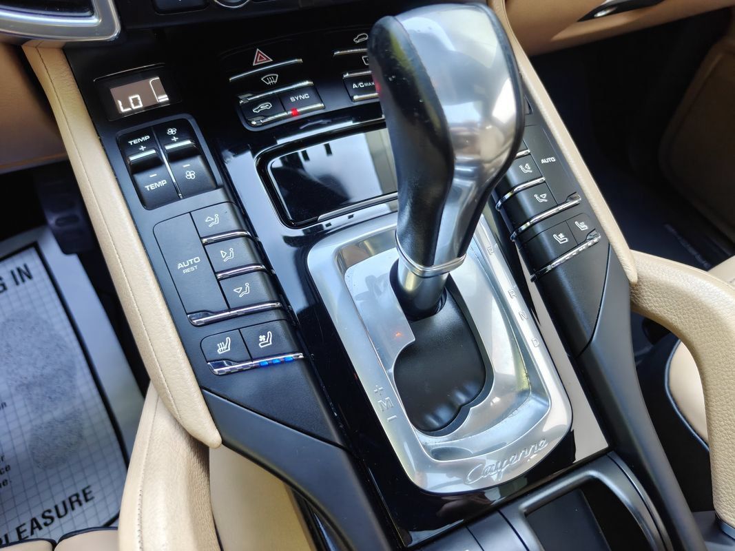 Used 2016 Porsche Cayenne AWD/4WD image 28