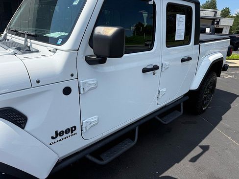 Used 2021 Jeep Gladiator Sport AWD/4WD image 24