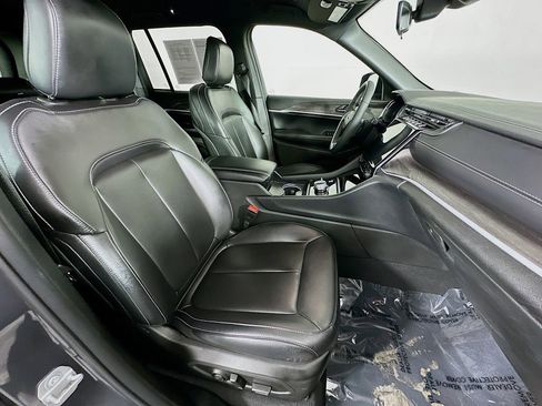 Certified 2025 Jeep Grand Cherokee Limited image 38