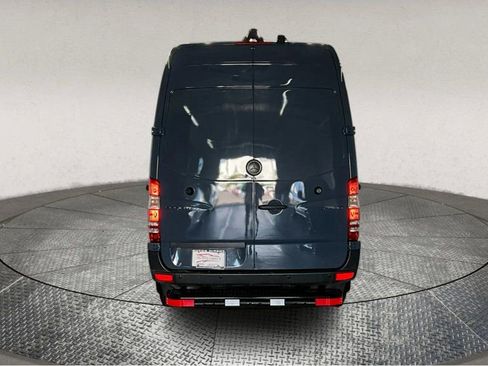 Used 2018 Mercedes-Benz Sprinter 2500 image 7
