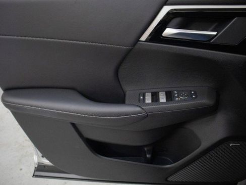 New 2025 Mitsubishi Outlander SE image 17