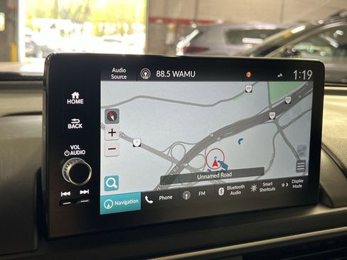 Used 2025 Honda Pilot Touring image 21