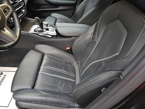 Used 2023 BMW 530e xDrive w/ Premium Package image 5