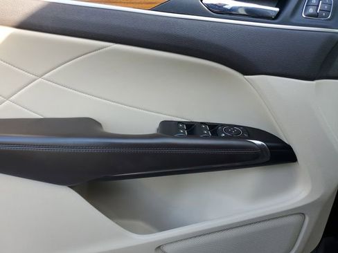 Used 2019 Lincoln MKC Select w/ Select Plus Package image 15