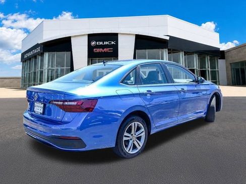 Used 2024 Volkswagen Jetta SE FWD image 8