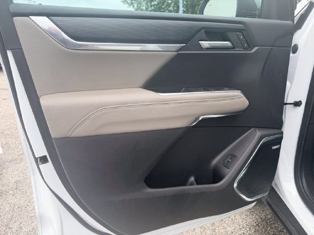 Used 2026 GMC Acadia Elevation w/ Elevation Premium Package FWD image 11